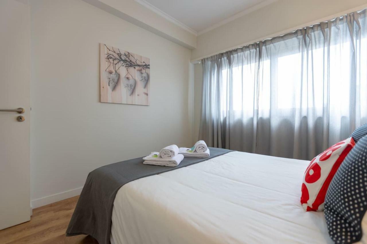 Trindade Sunny Downtown Apartment With Balcony & Ac Porto Bagian luar foto