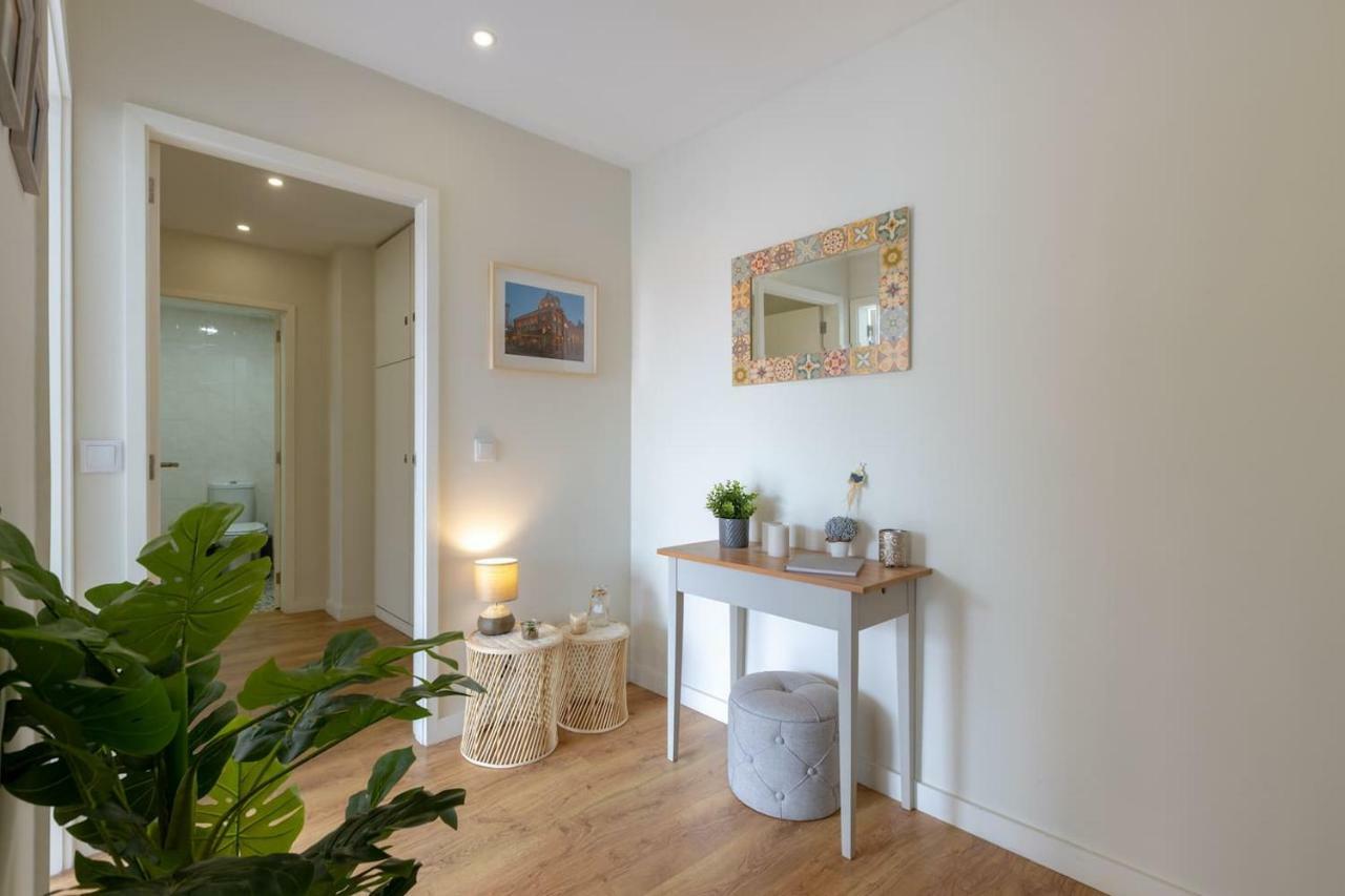 Trindade Sunny Downtown Apartment With Balcony & Ac Porto Bagian luar foto