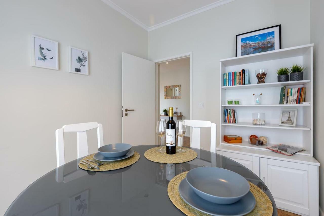 Trindade Sunny Downtown Apartment With Balcony & Ac Porto Bagian luar foto