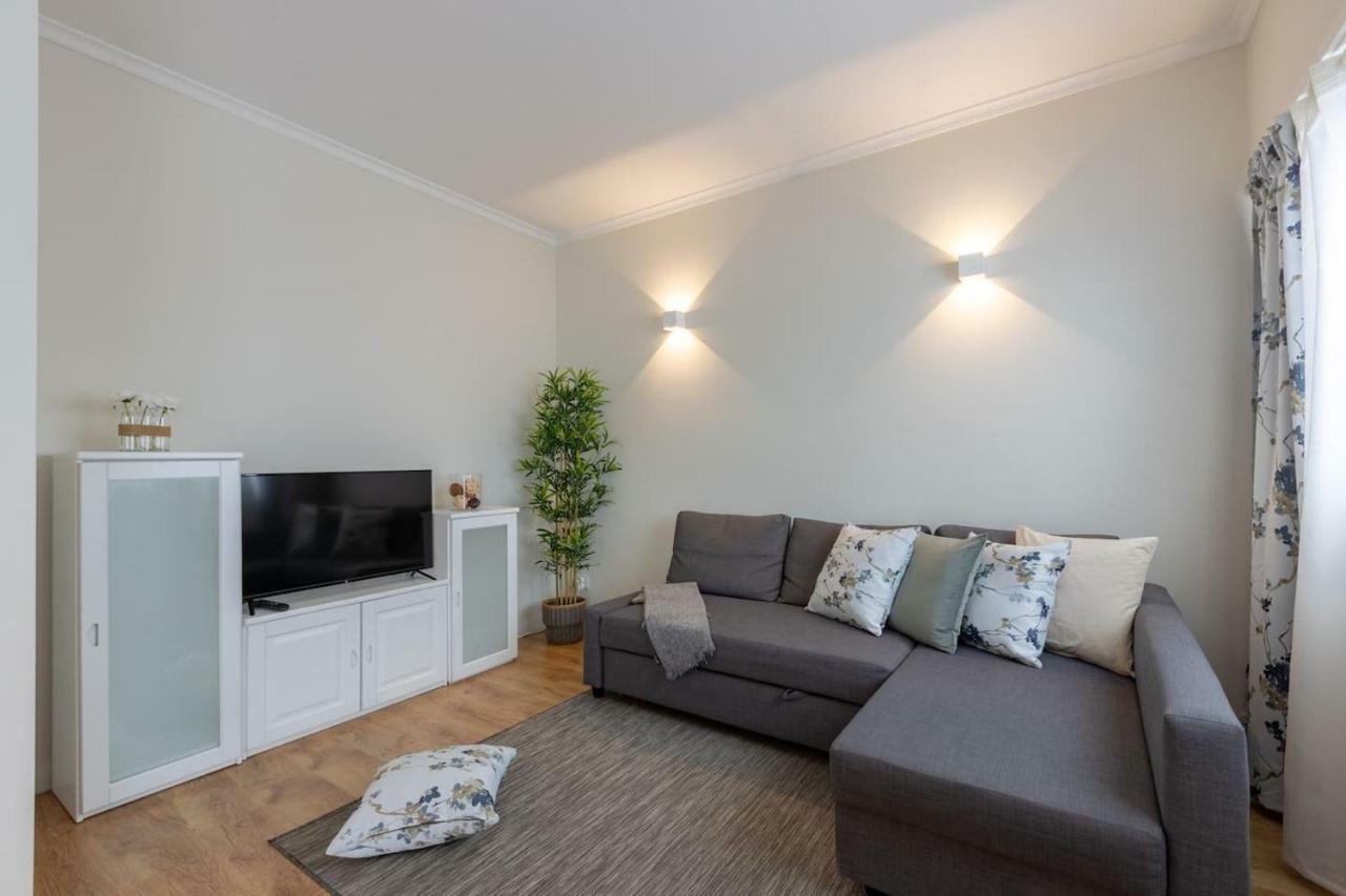 Trindade Sunny Downtown Apartment With Balcony & Ac Porto Bagian luar foto