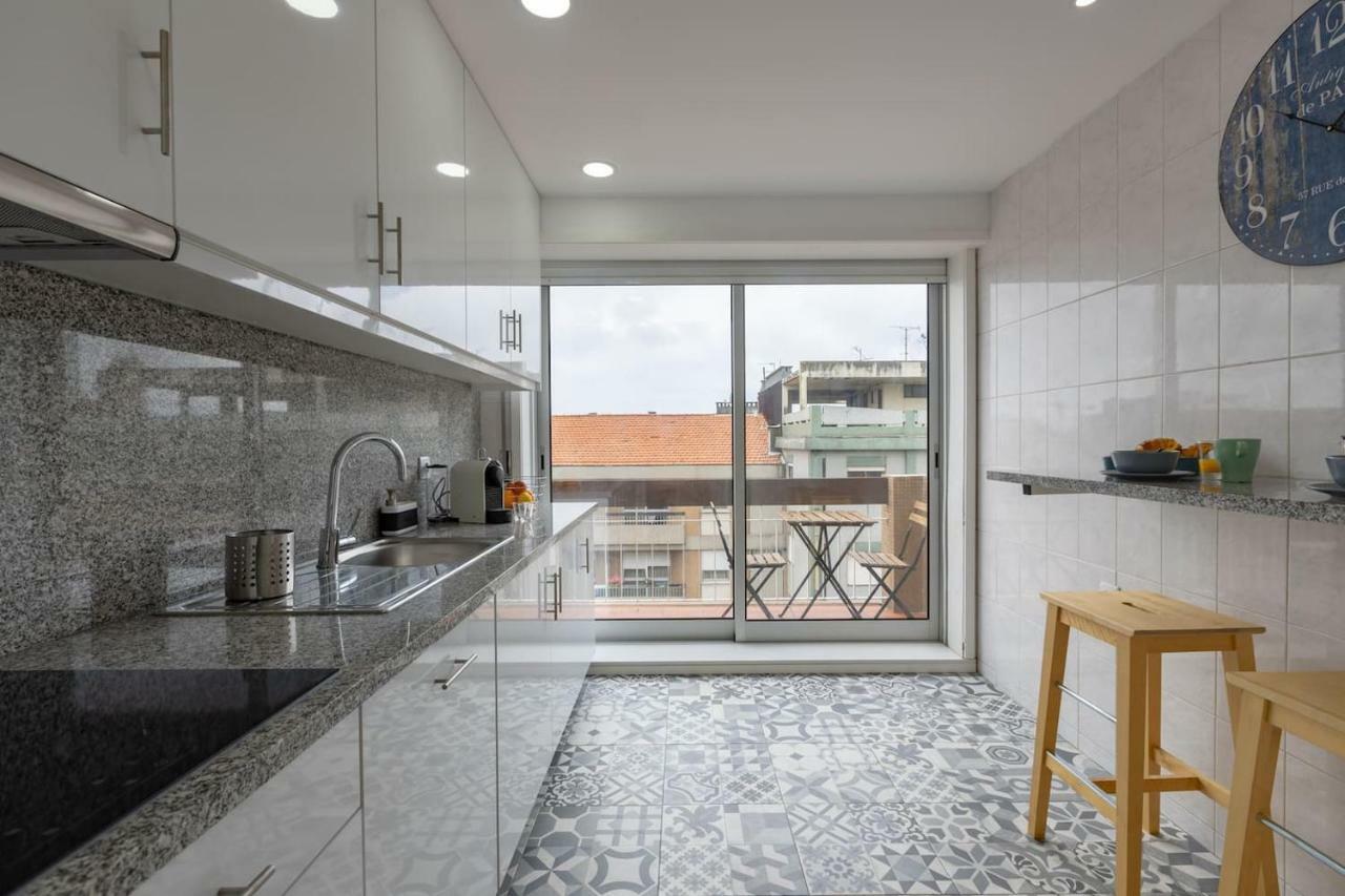 Trindade Sunny Downtown Apartment With Balcony & Ac Porto Bagian luar foto
