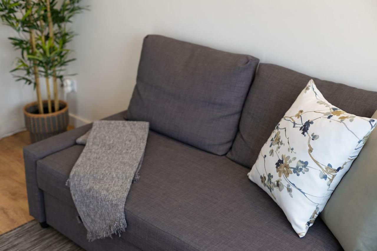 Trindade Sunny Downtown Apartment With Balcony & Ac Porto Bagian luar foto