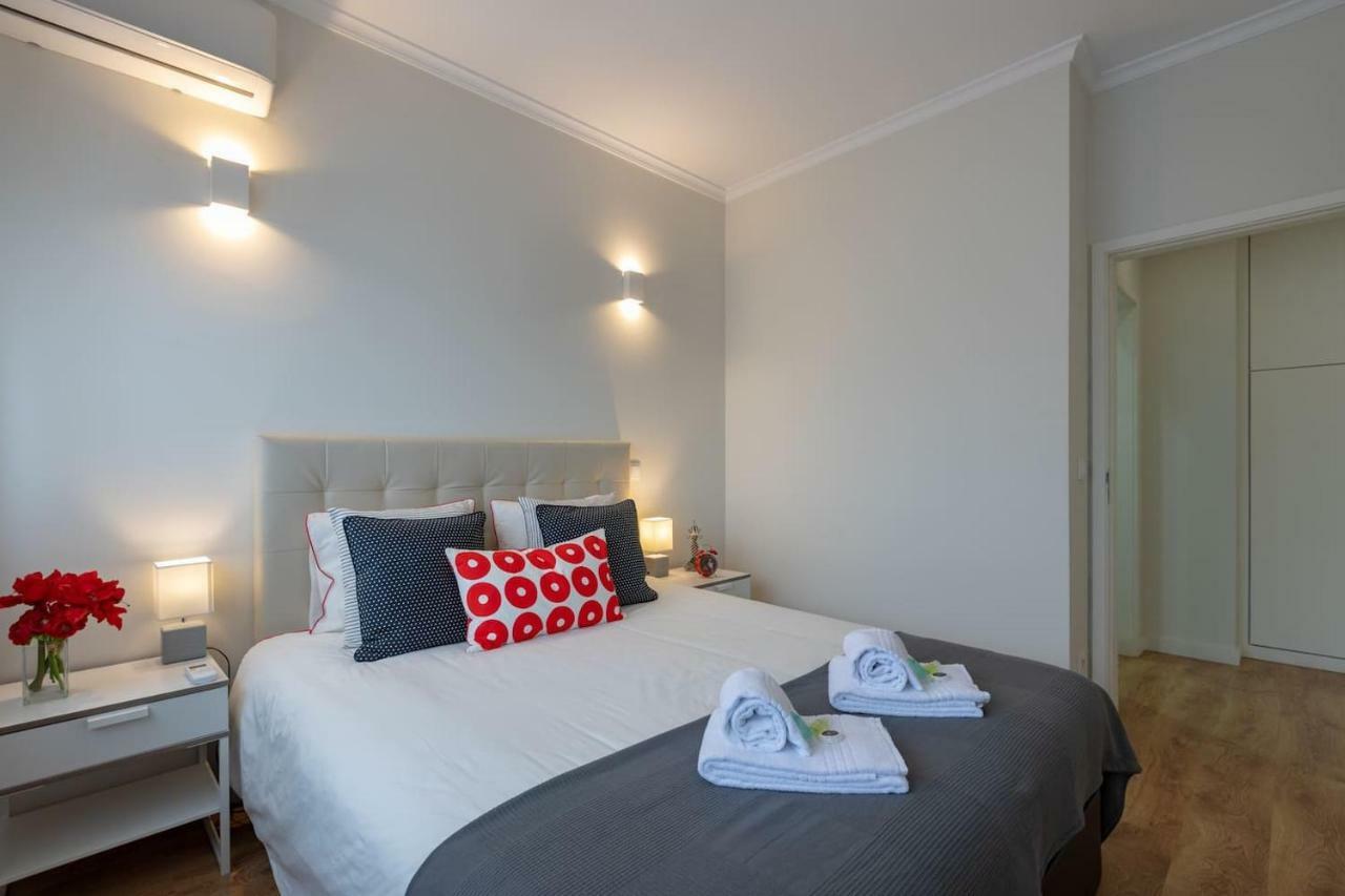 Trindade Sunny Downtown Apartment With Balcony & Ac Porto Bagian luar foto