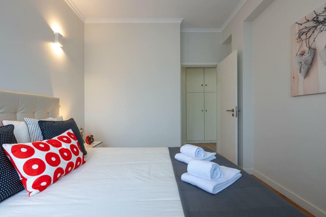 Trindade Sunny Downtown Apartment With Balcony & Ac Porto Bagian luar foto