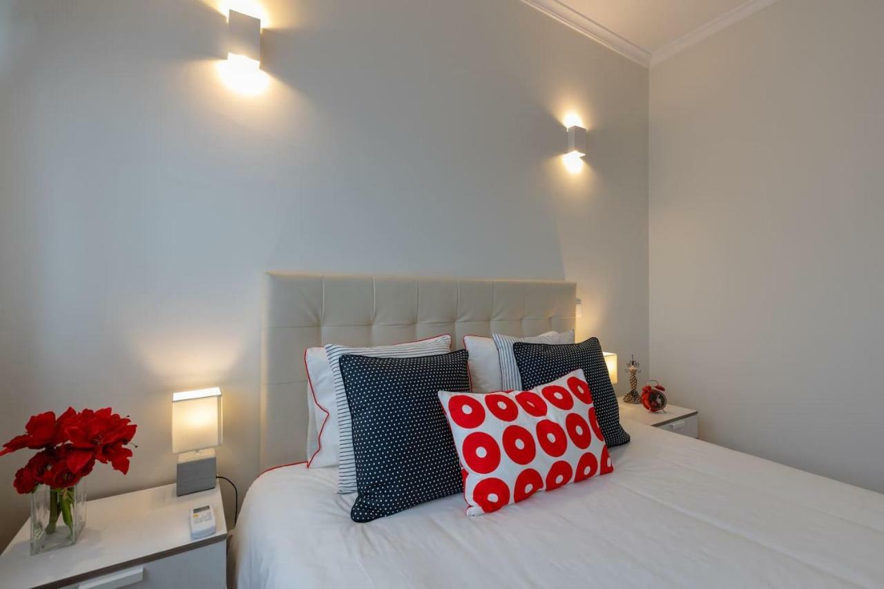 Trindade Sunny Downtown Apartment With Balcony & Ac Porto Bagian luar foto