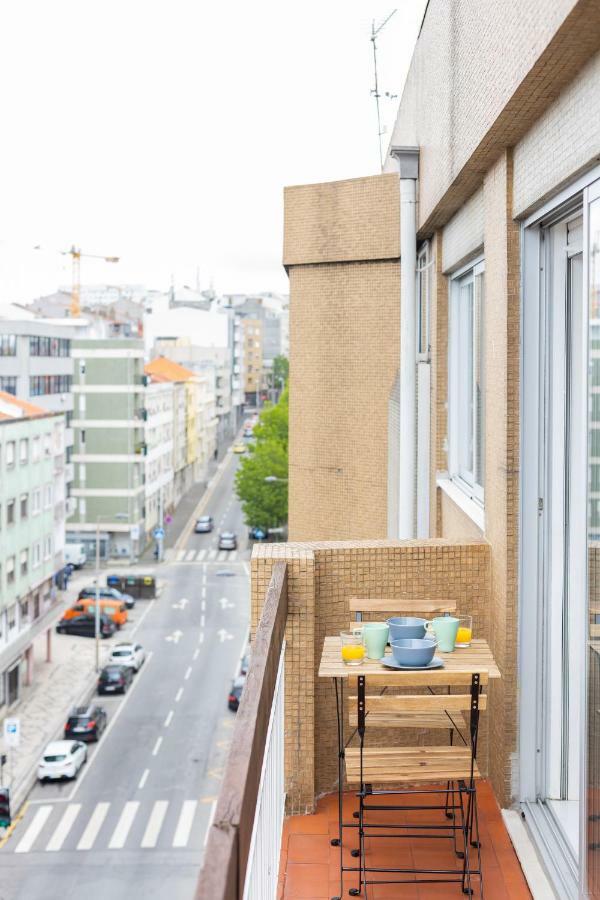 Trindade Sunny Downtown Apartment With Balcony & Ac Porto Bagian luar foto