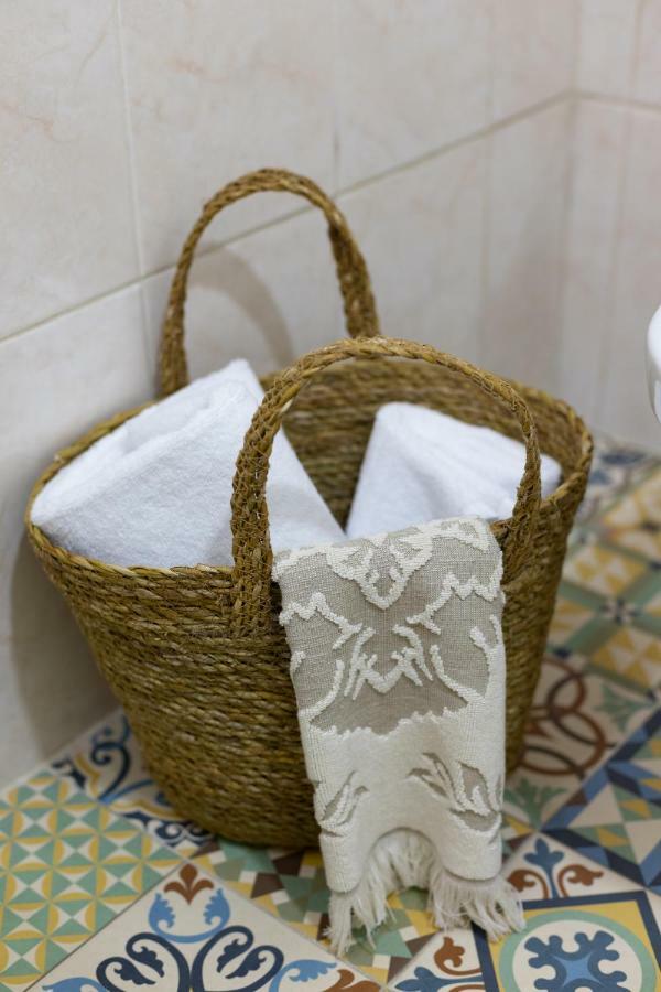 Trindade Sunny Downtown Apartment With Balcony & Ac Porto Bagian luar foto